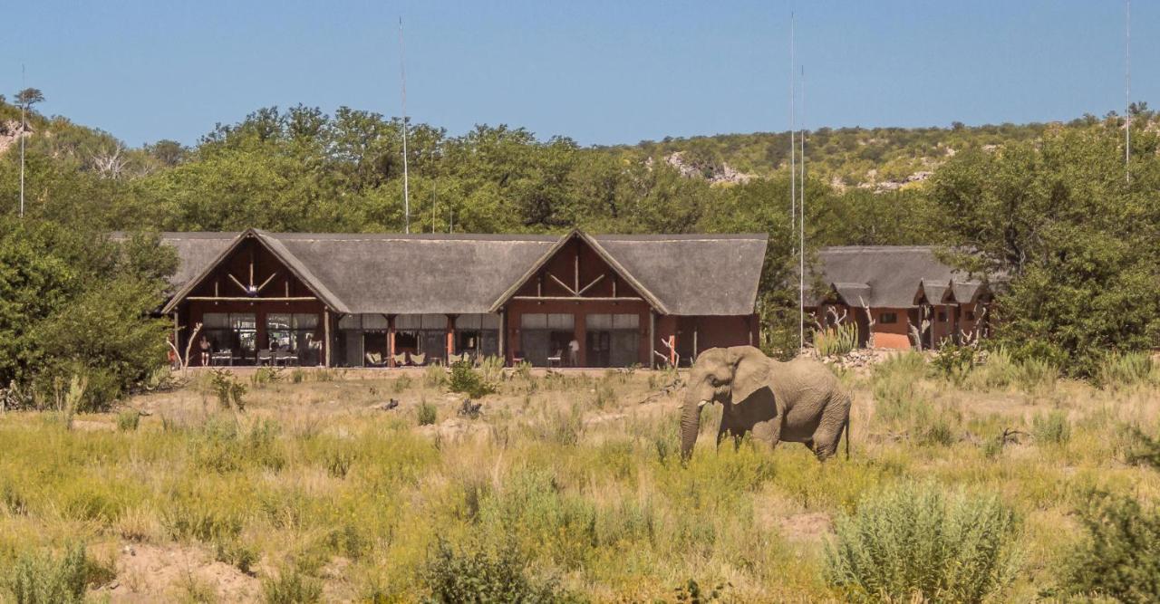 Hobatere Lodge Otjovasandu Esterno foto